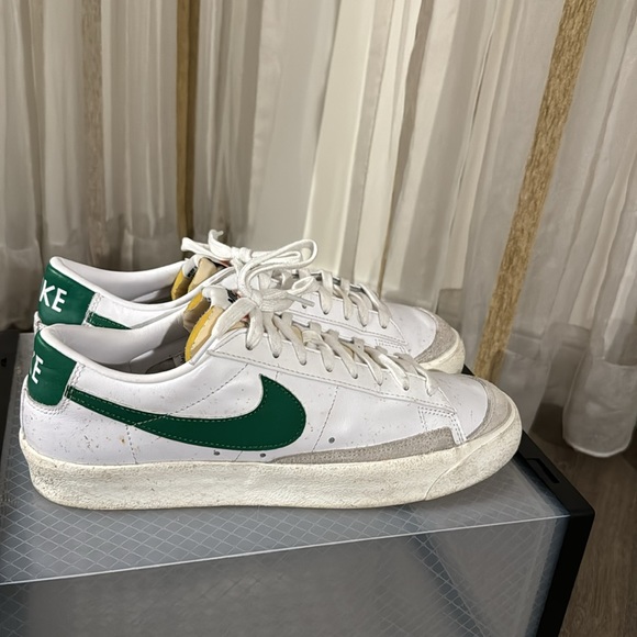 Nike Blazers. Size 9.5. Lightly worn. - Picture 4 of 5